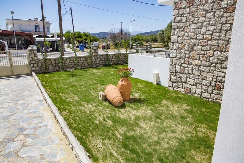 Haraki Stone Apartments