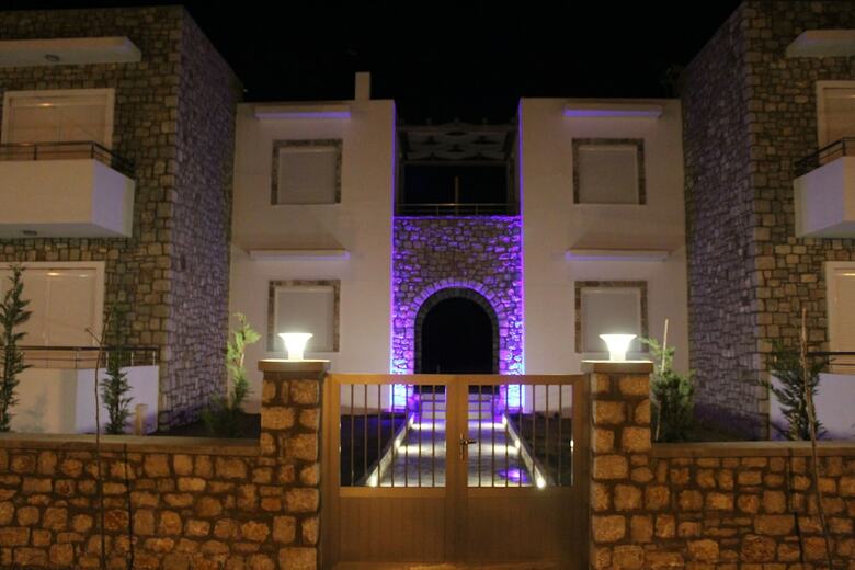 Haraki Stone Apartments
