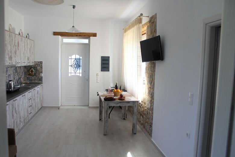 Haraki Stone Apartments