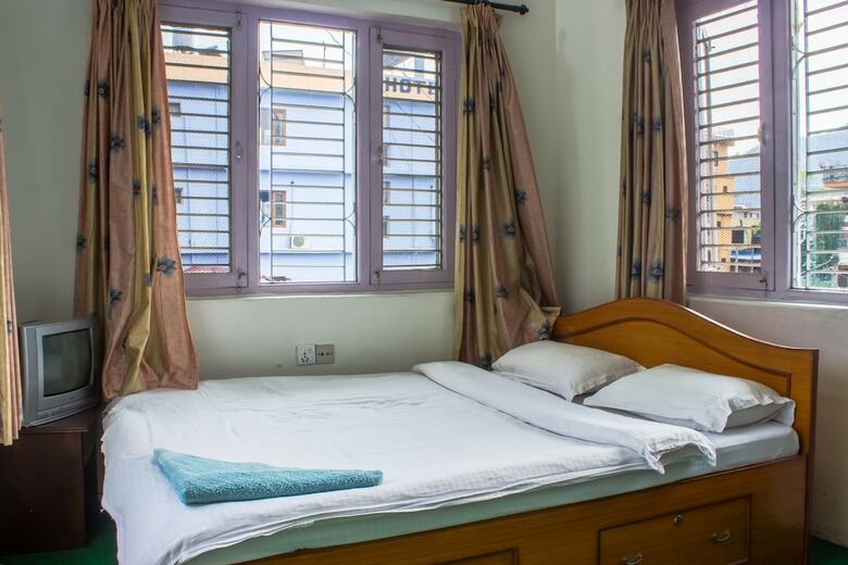 Hotel Giri Guest House