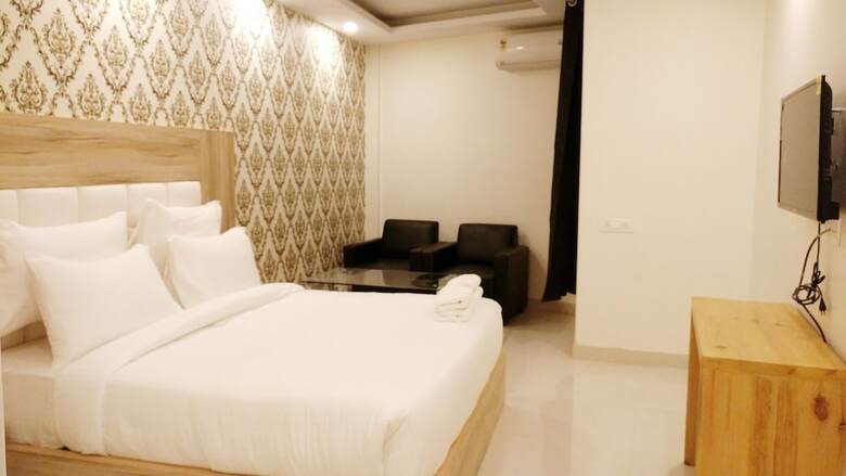Modesty Hotel