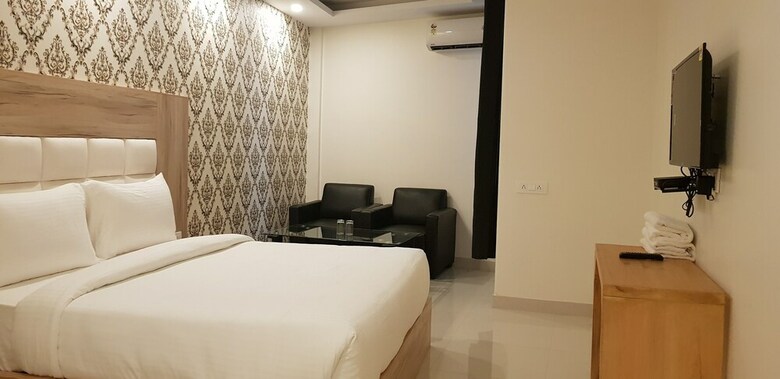 Modesty Hotel