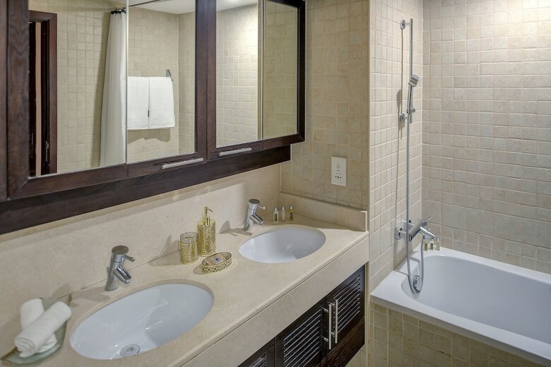 Luxury Staycation - The Residences Tower