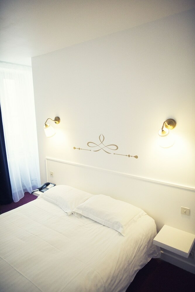 The Old Hotel Ravel