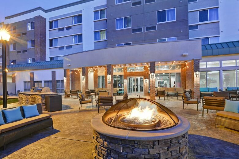 Hotel Courtyard By Marriott Long Island Islip/courthouse Complex