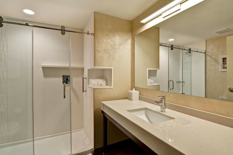 Hotel Courtyard By Marriott Long Island Islip/courthouse Complex