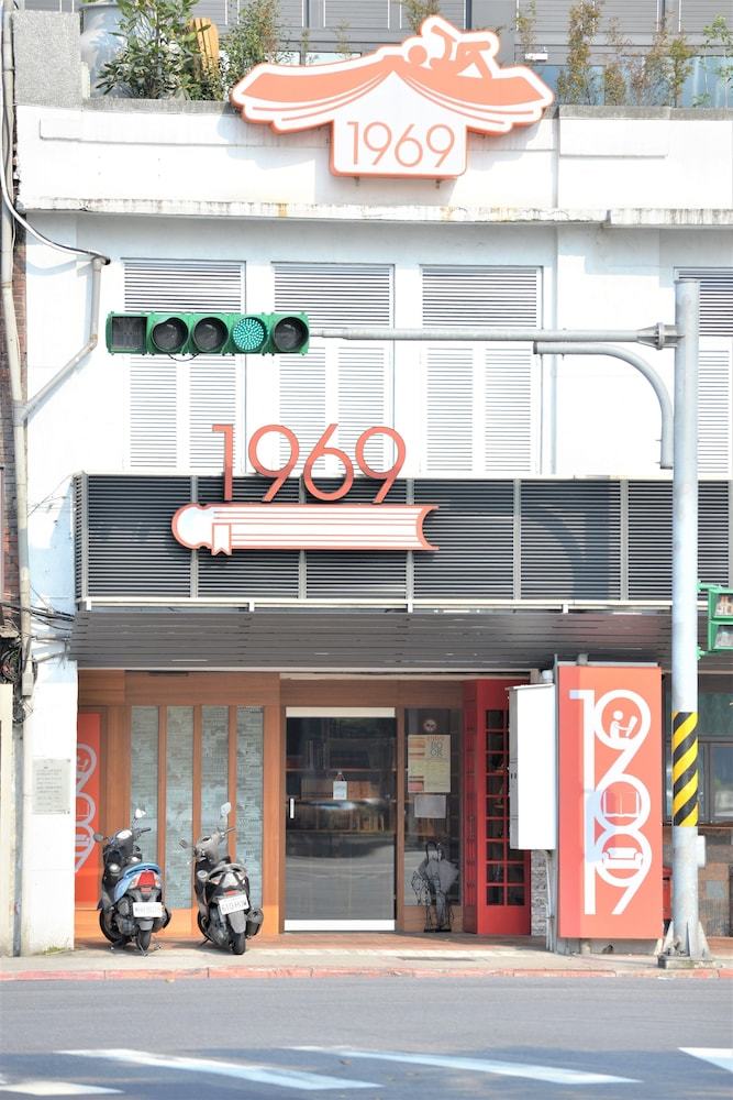 Hostal 1969.book - Hostel