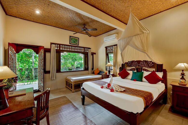 Hotel Kebun Indah