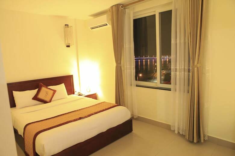 Luxe Hotel