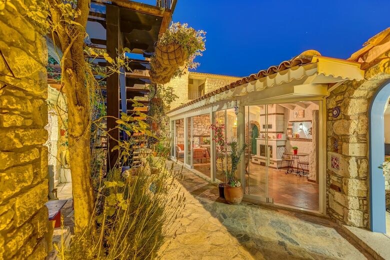 Alacati Eski Ev Hotel
