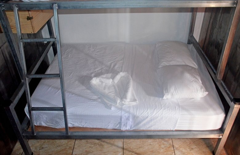 Hostal Arenal Container Hostel