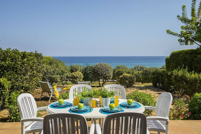 Apartamentos Sirina Lina Beachfront Suite