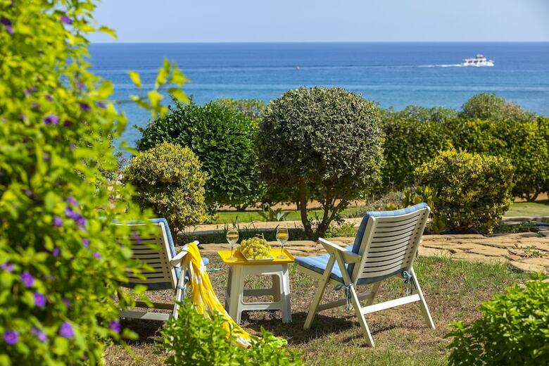 Apartamentos Sirina Lina Beachfront Suite