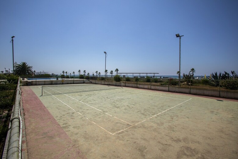 Apartamentos Lordos Sunshore Beachfront Suite