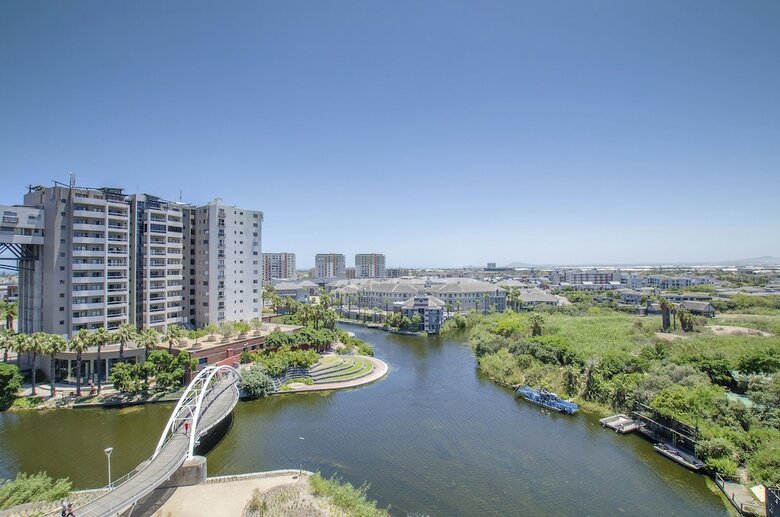 Waters Edge Luxury Apartments