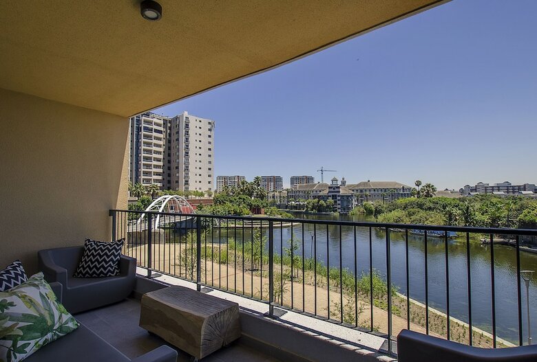 Waters Edge Luxury Apartments