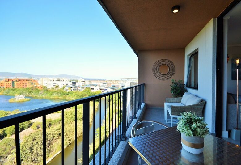 Waters Edge Luxury Apartments