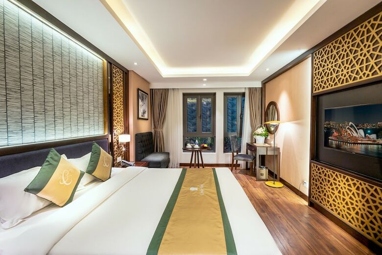 Conifer Grand Hotel