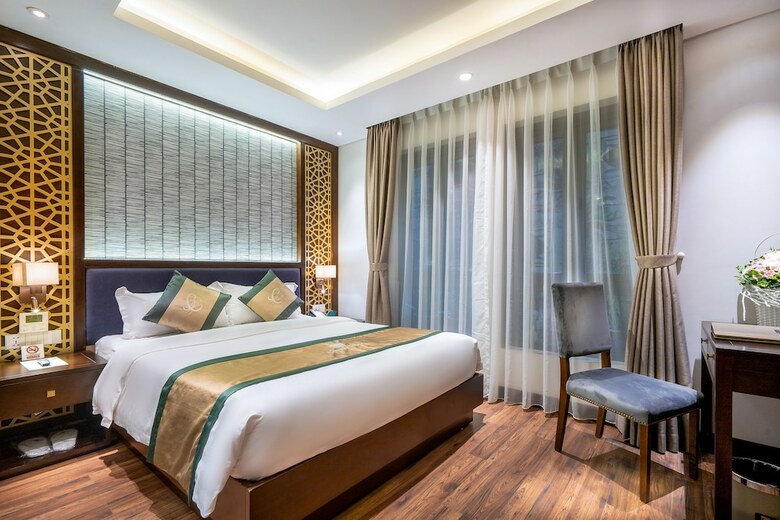 Conifer Grand Hotel