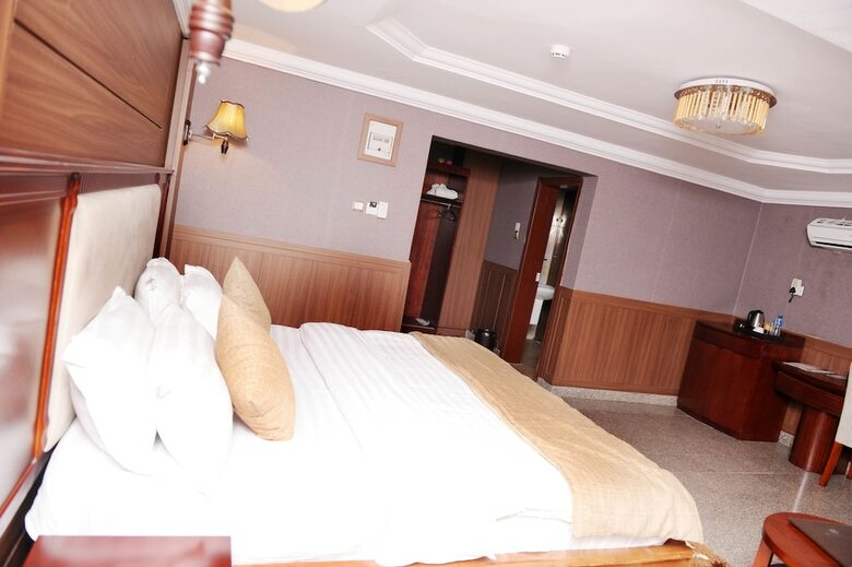 R&a City Hotel