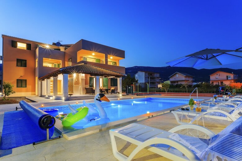 Apartamentos Villa Rusula