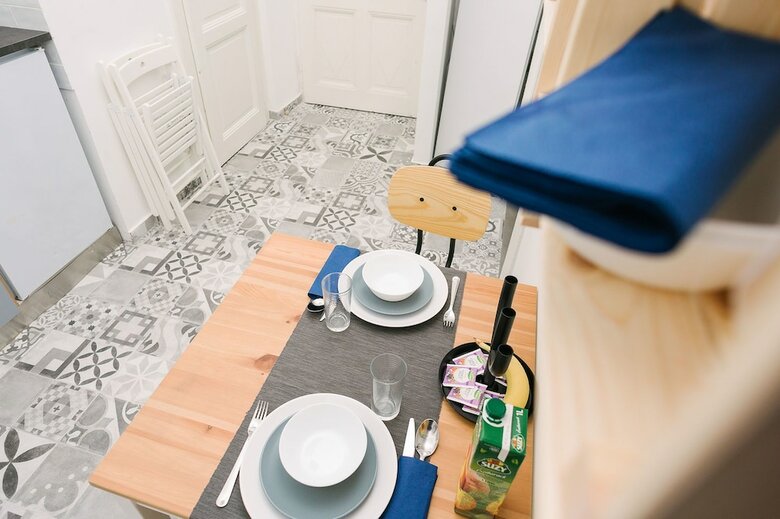 Dfive Apartments - Golden Hand