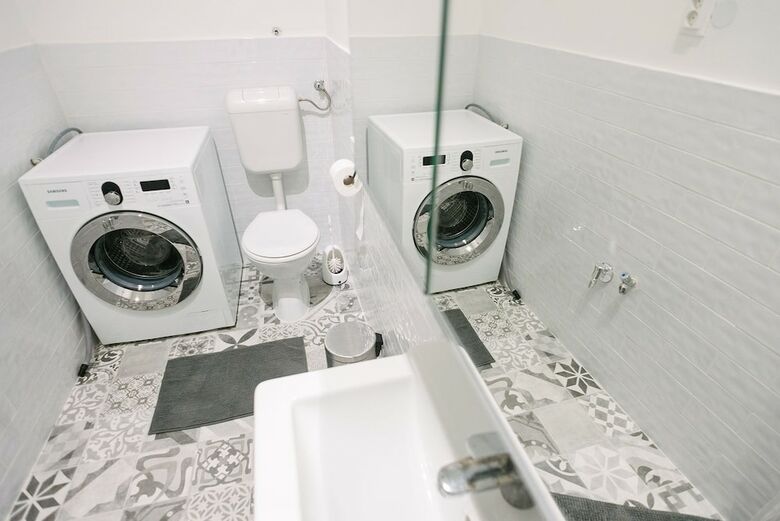 Dfive Apartments - Golden Hand