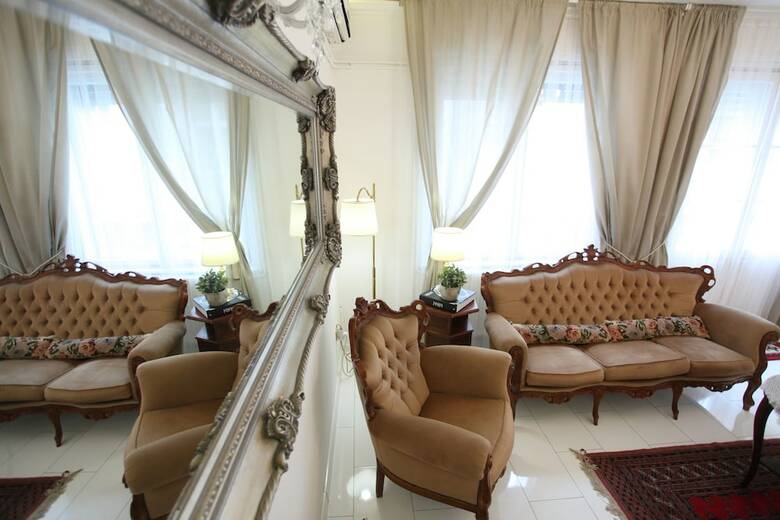 Dfive Apartments - Neo Baroque