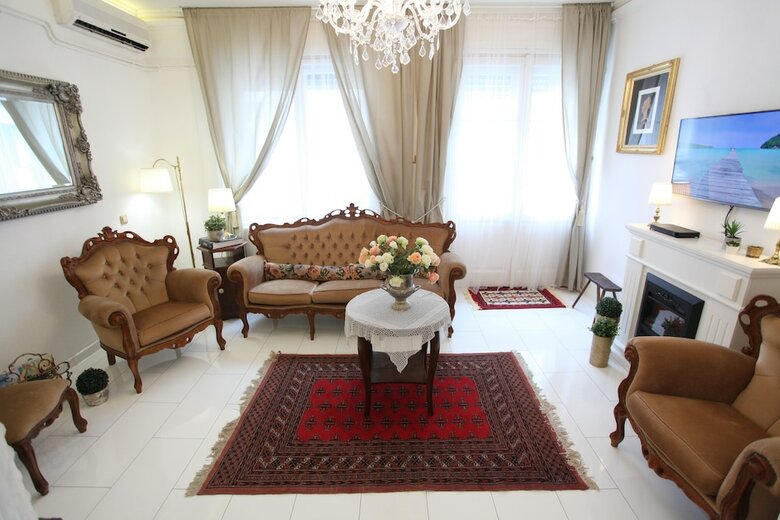 Dfive Apartments - Neo Baroque