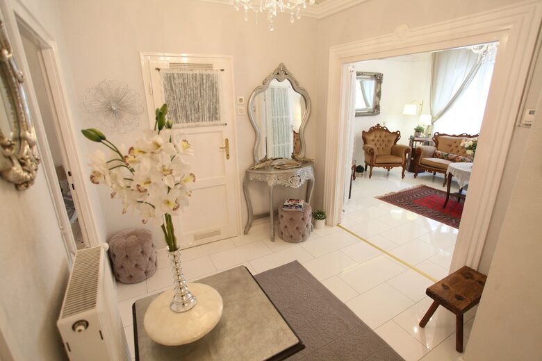 Dfive Apartments - Neo Baroque