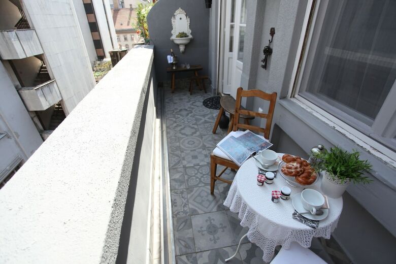 Dfive Apartments - Neo Baroque
