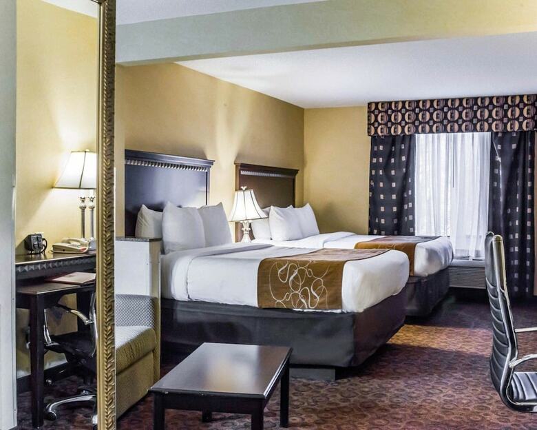 Hotel Comfort Suites Four Seasons