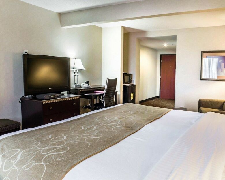 Hotel Comfort Suites Four Seasons