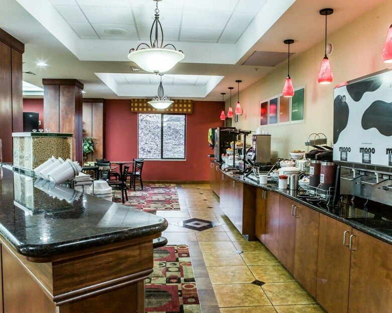 Hotel Comfort Suites Four Seasons