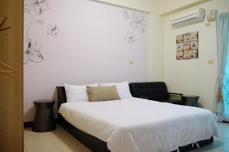 Hotel Funtrip - Lucky Strawberry