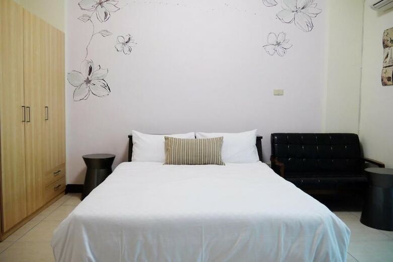 Hotel Funtrip - Lucky Strawberry