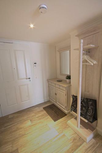 Apartamento Ferienwohnung "b�sumer Reethus"
