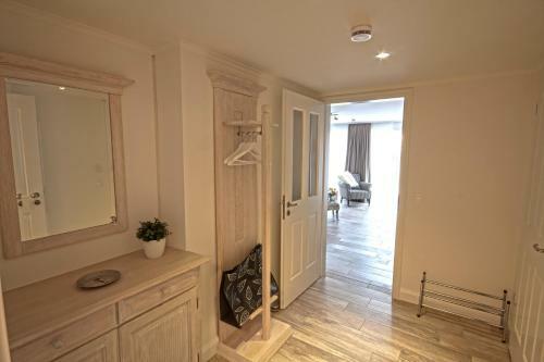 Apartamento Ferienwohnung "b�sumer Reethus"