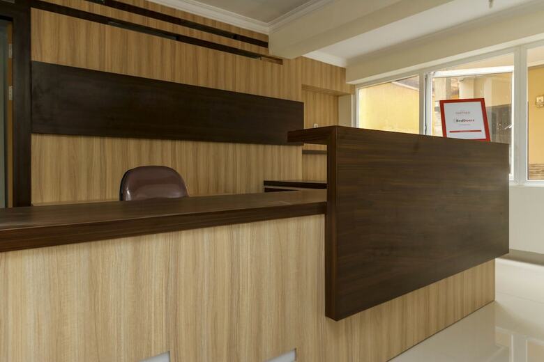 Hotel Reddoorz Plus Near Palembang Square Mall