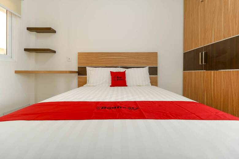 Hotel Reddoorz Plus Near Palembang Square Mall