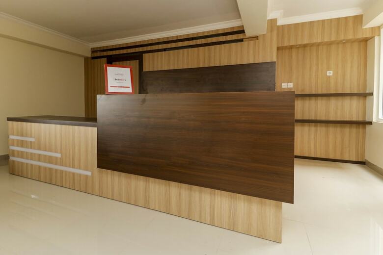 Hotel Reddoorz Plus Near Palembang Square Mall