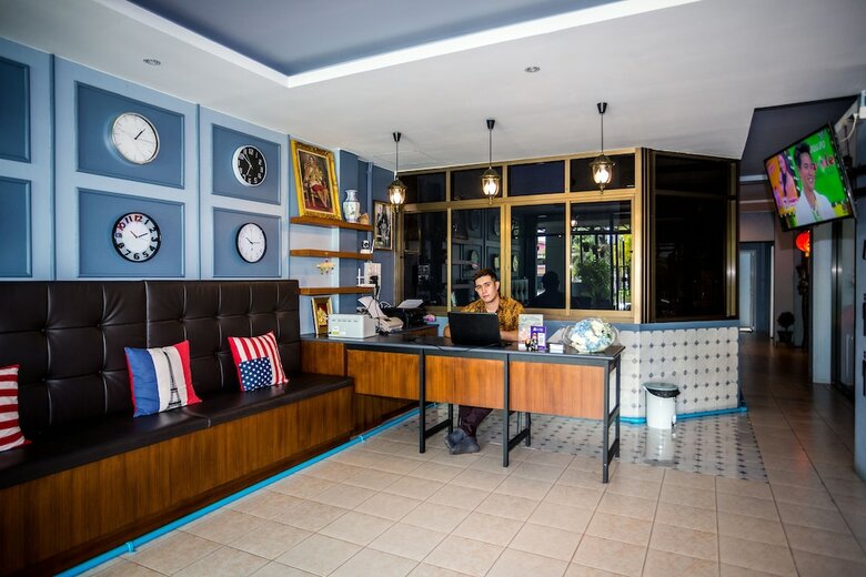 Hostal Khaolak Benzotel Hotel