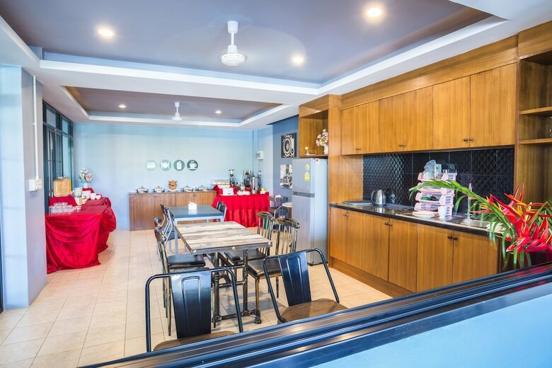 Hostal Khaolak Benzotel Hotel