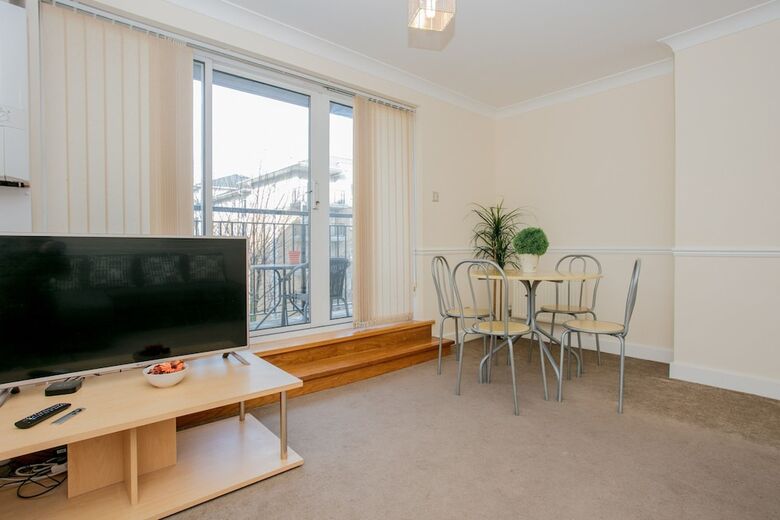 Apartamentos 1 Bedroom Flat With Balcony Accommodates 4