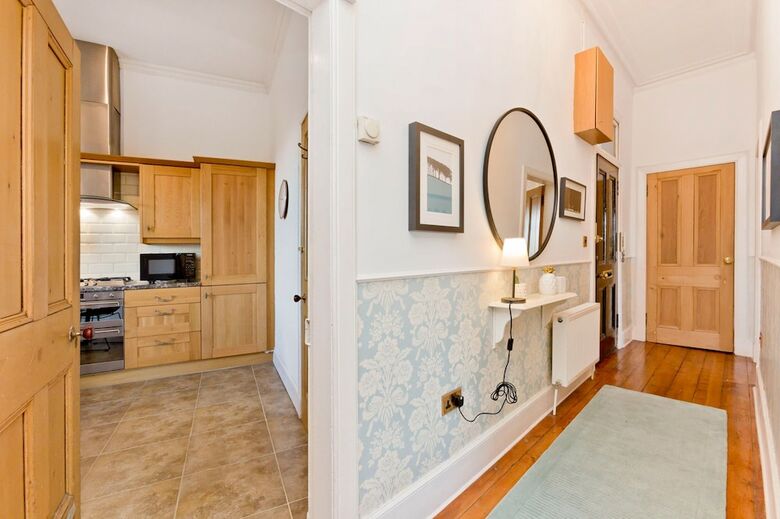 2 Bedroom Penthouse Apartment Sleeps 4