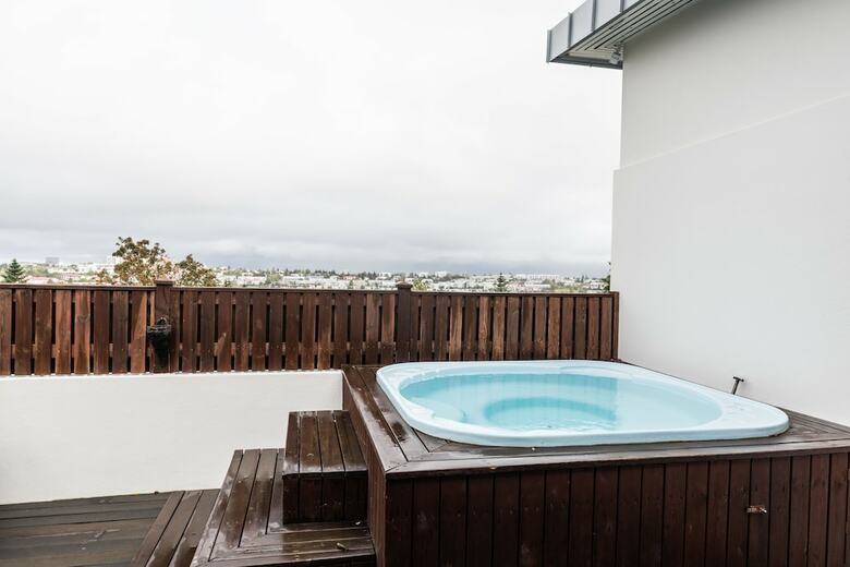 Sjf Villa With Hot Tub And Mountain View