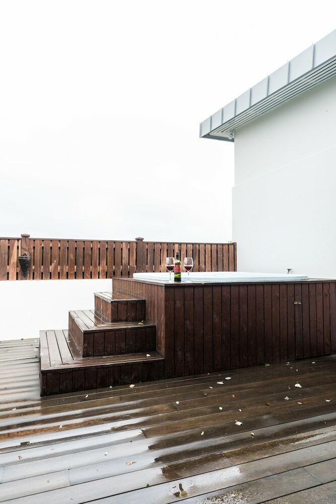 Sjf Villa With Hot Tub And Mountain View