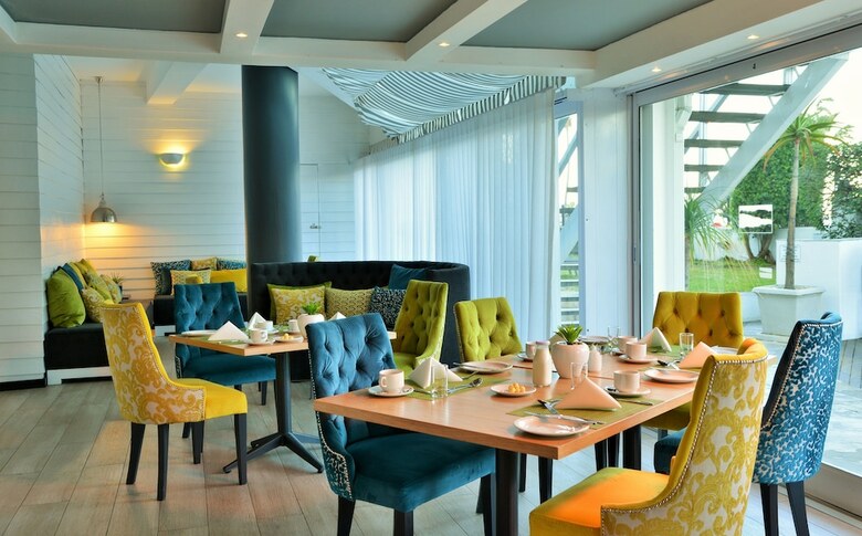 Peninsula All-suite Hotel