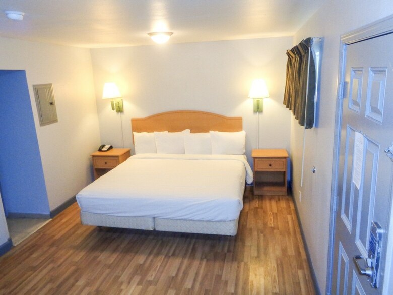 Motel Hometowne Studios Midland