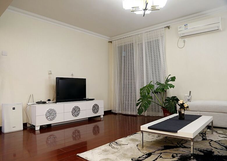 Beijing Sanlitun 2-bedroom Spacious Apartment